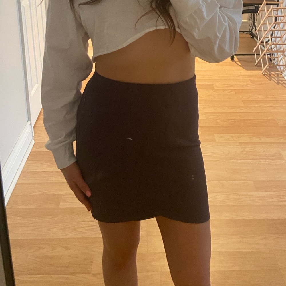 ARITZIA- Talula tulip style mini skirt XS NWOT